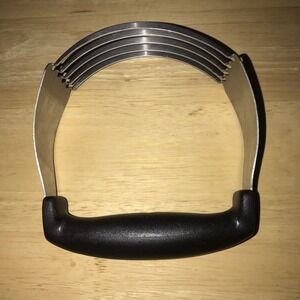 The Pampered Chef Pastry Blender‎ Cutter